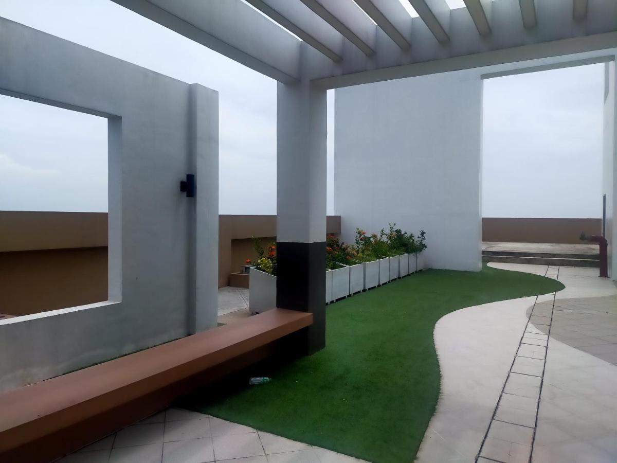 Aparthotel The Radiance Manila Bay Pasay Exterior foto